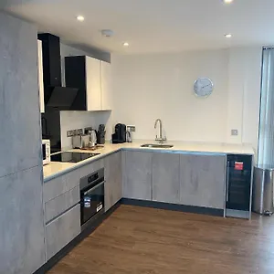 Icona - Luxury 2 Bed Penthouse Apartment